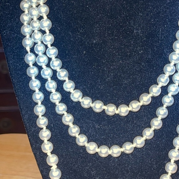 Stunning Nwt layering faux pearl necklace - Picture 2 of 3